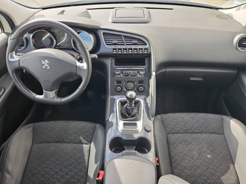 PEUGEOT 3008 1.6 HDi115 FAP Allure