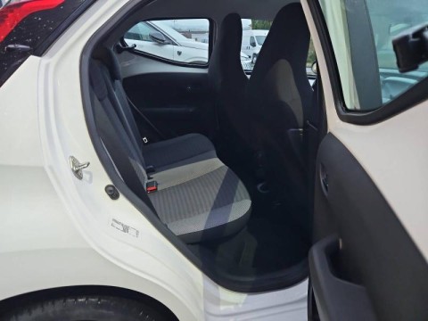 TOYOTA Aygo 1.0 VVT-i 72ch x-play x-app 5p MC18